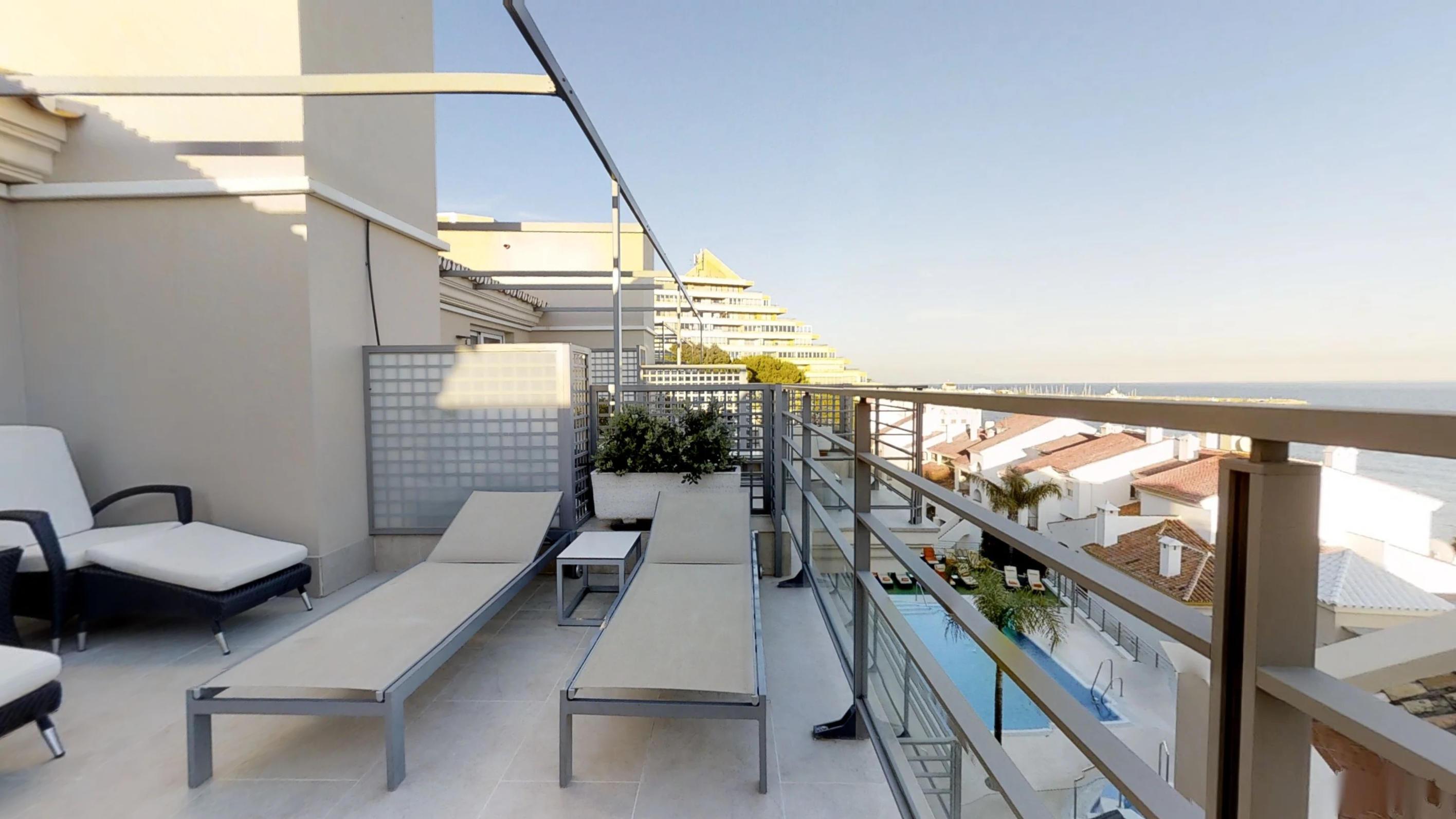 Hotel Vincci Seleccion Aleysa Benalmádena Esterno foto 3D rendering of a balcony