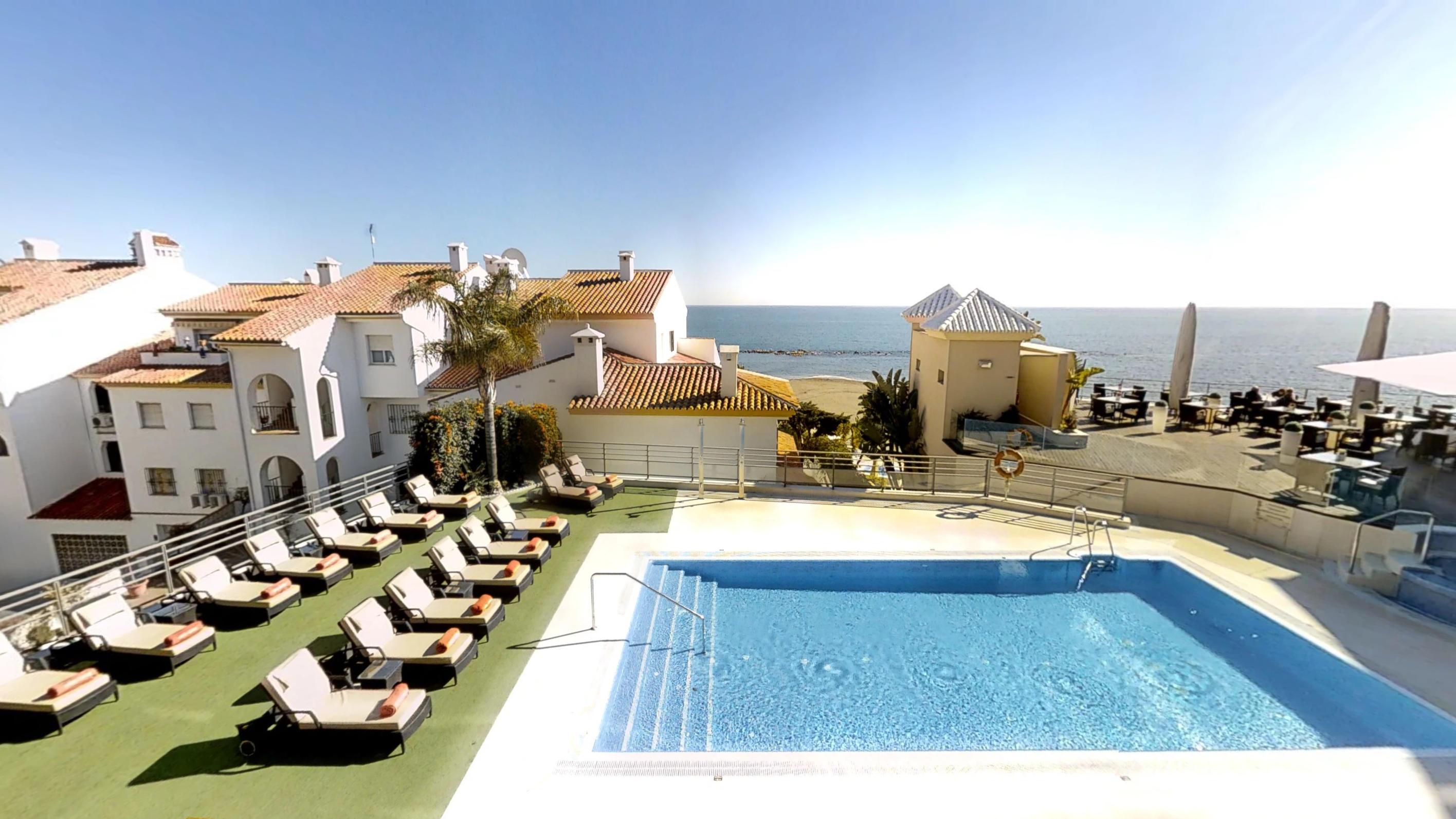 Hotel Vincci Seleccion Aleysa Benalmádena Esterno foto A swimming pool in Spain