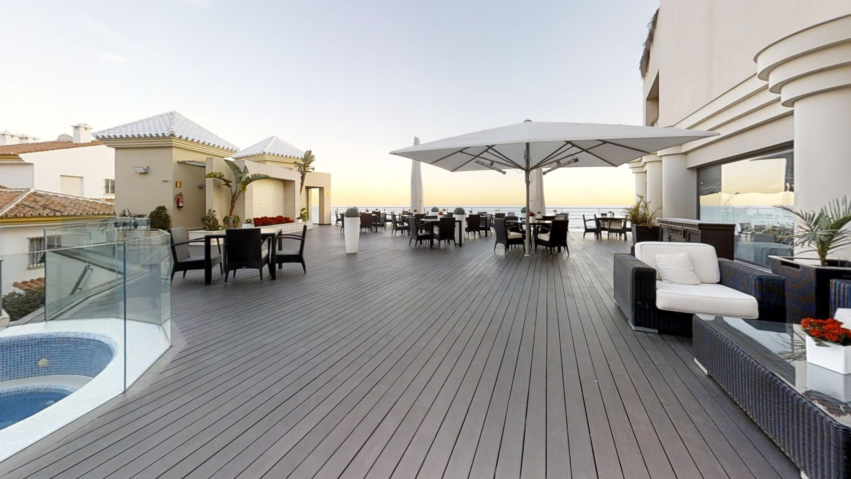 Hotel Vincci Seleccion Aleysa Benalmádena Esterno foto Composite wood terrace