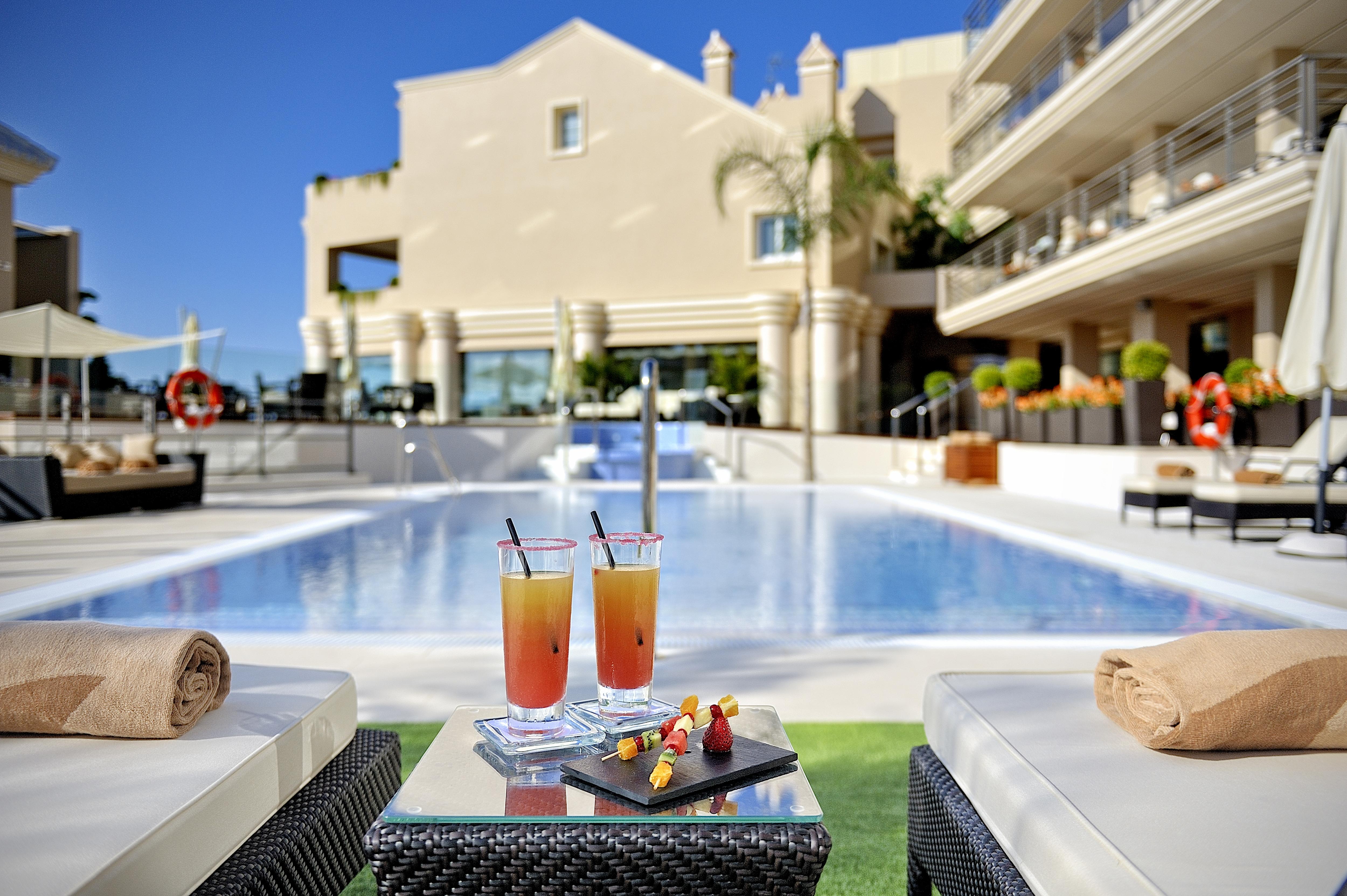 Hotel Vincci Seleccion Aleysa Benalmádena Esterno foto The pool at the hotel