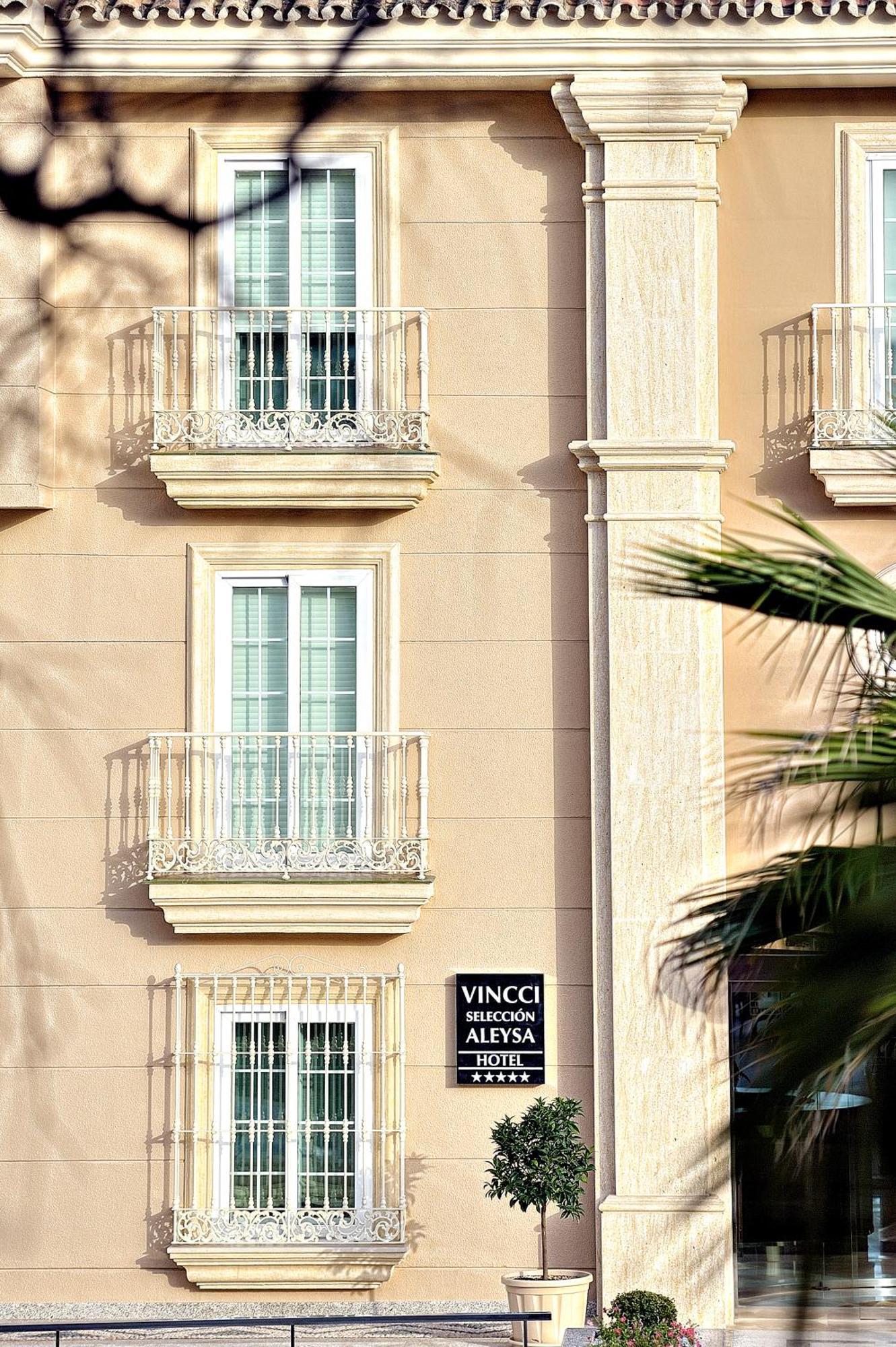 Hotel Vincci Seleccion Aleysa Benalmádena Esterno foto Facade of the hotel