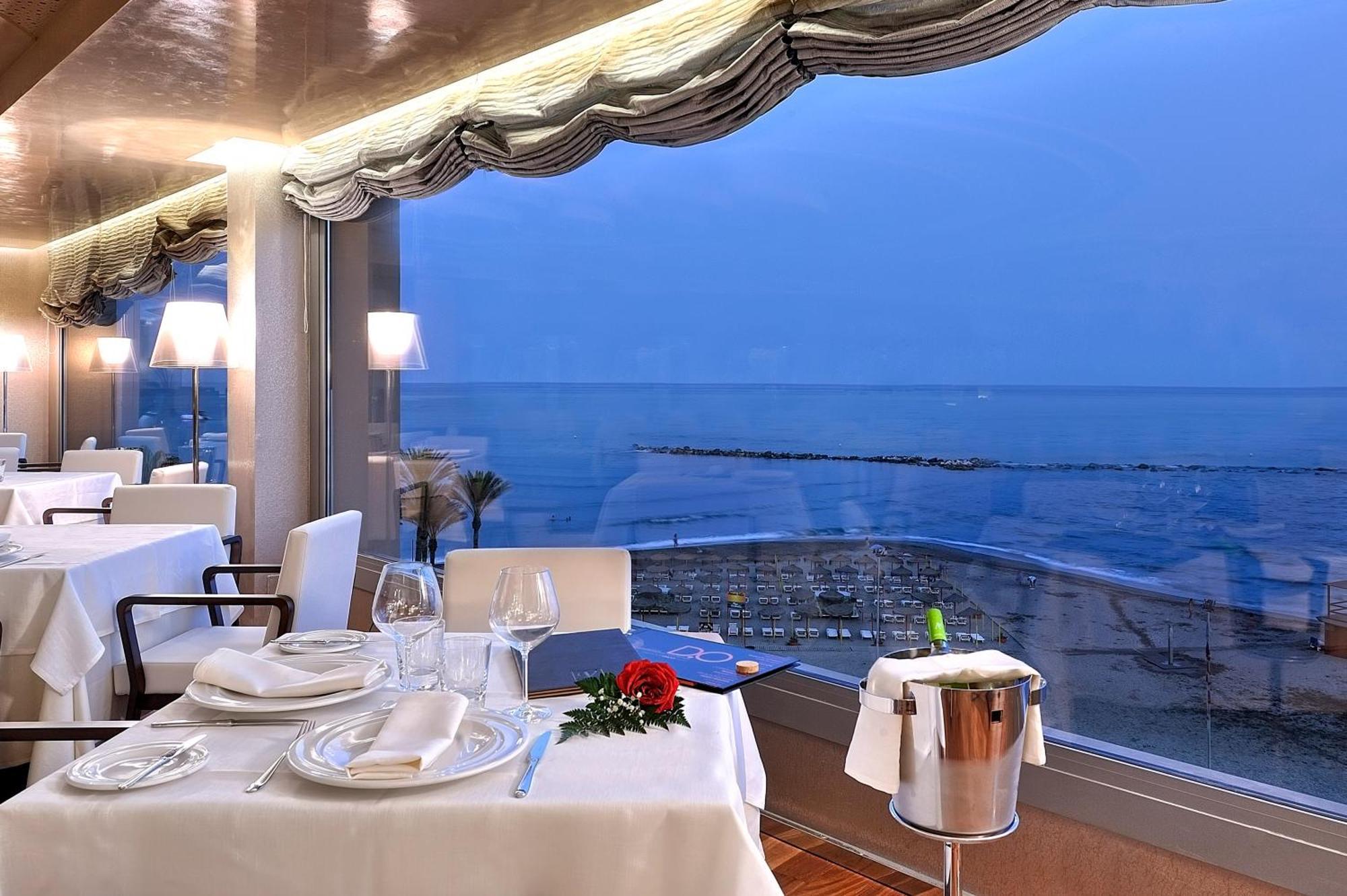 Hotel Vincci Seleccion Aleysa Benalmádena Esterno foto Restaurant