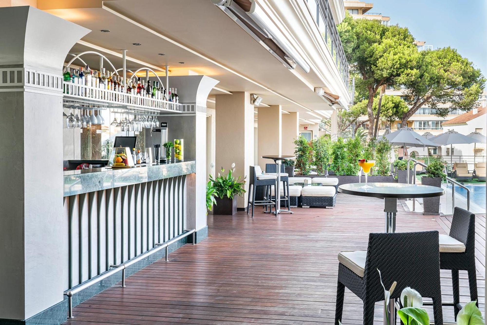 Hotel Vincci Seleccion Aleysa Benalmádena Esterno foto The Pool Bar